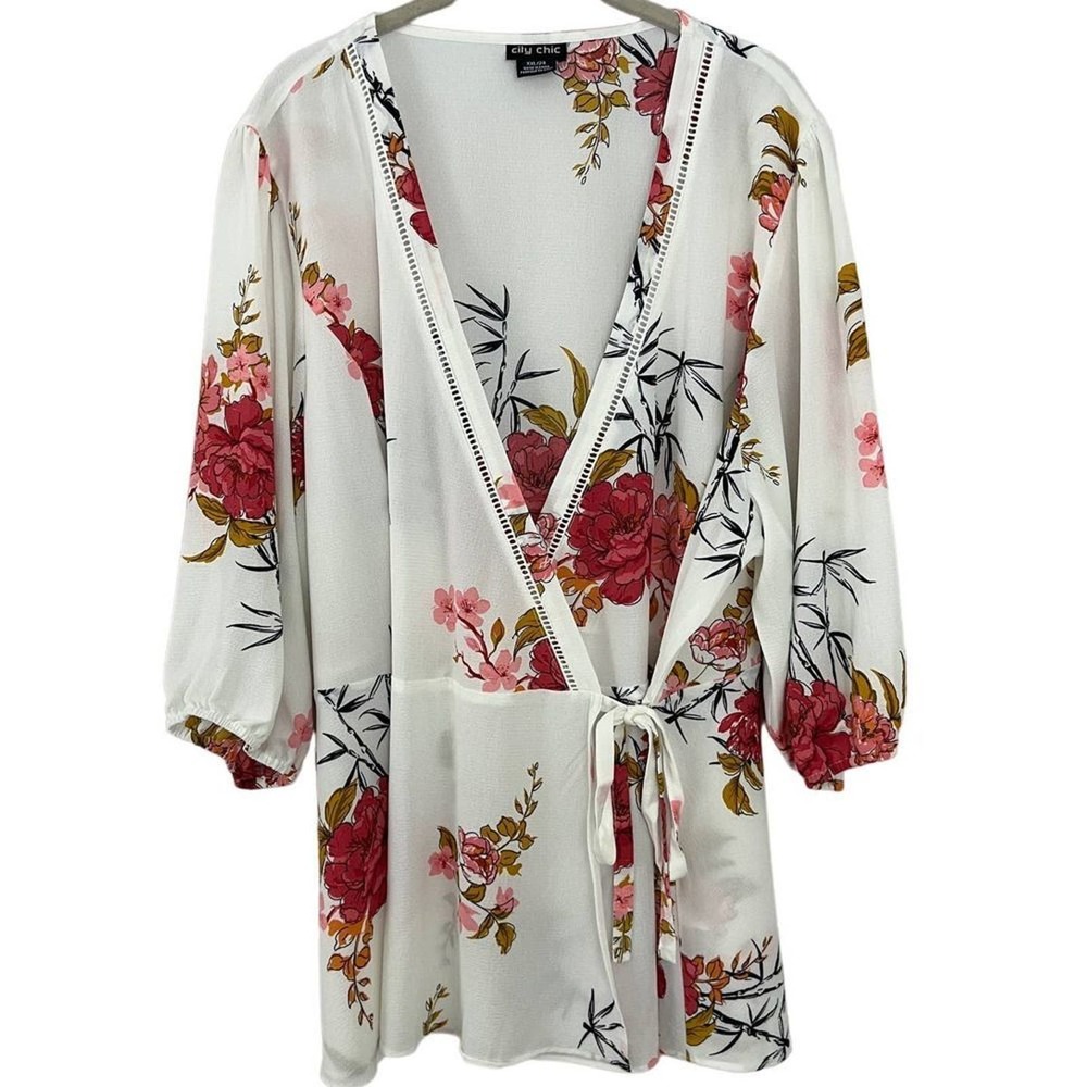 City Chic Floral Wrap Top Womens Size 24 Surplice Neckline 3/4 Puff Sleeve
